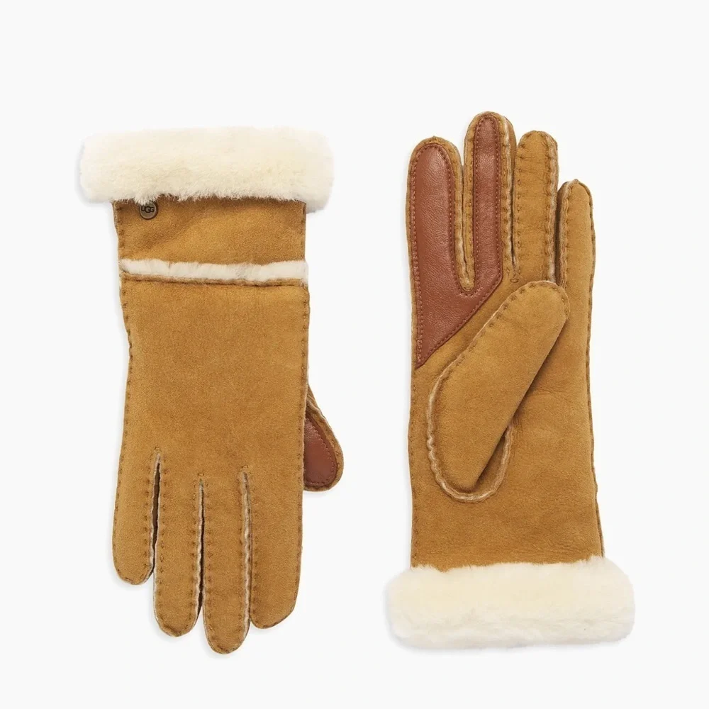 UGG Seamed Sheepskin Tech Gloves in Chestnut New with Tags!